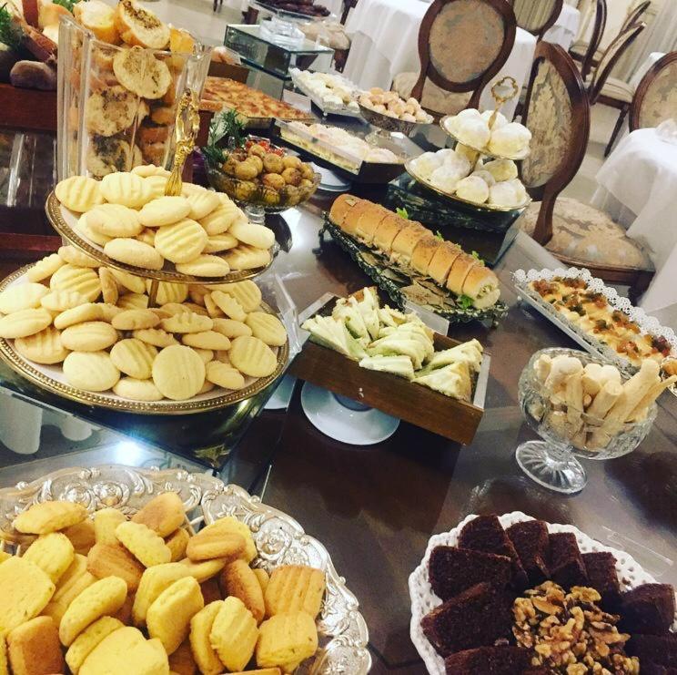 Golden Lis Hotel Boutique Гояния Екстериор снимка A selection of traditional sweets