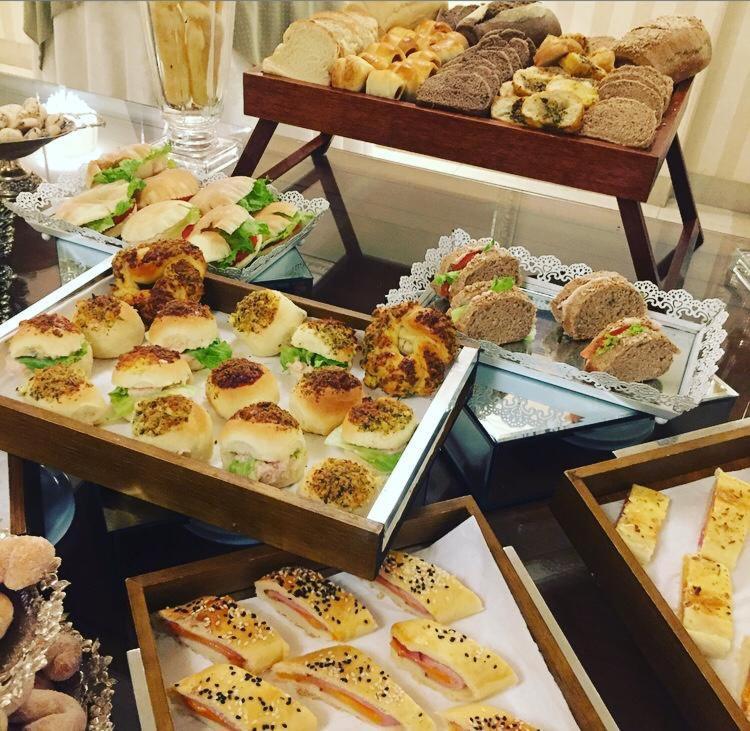 Golden Lis Hotel Boutique Гояния Екстериор снимка A selection of canapés