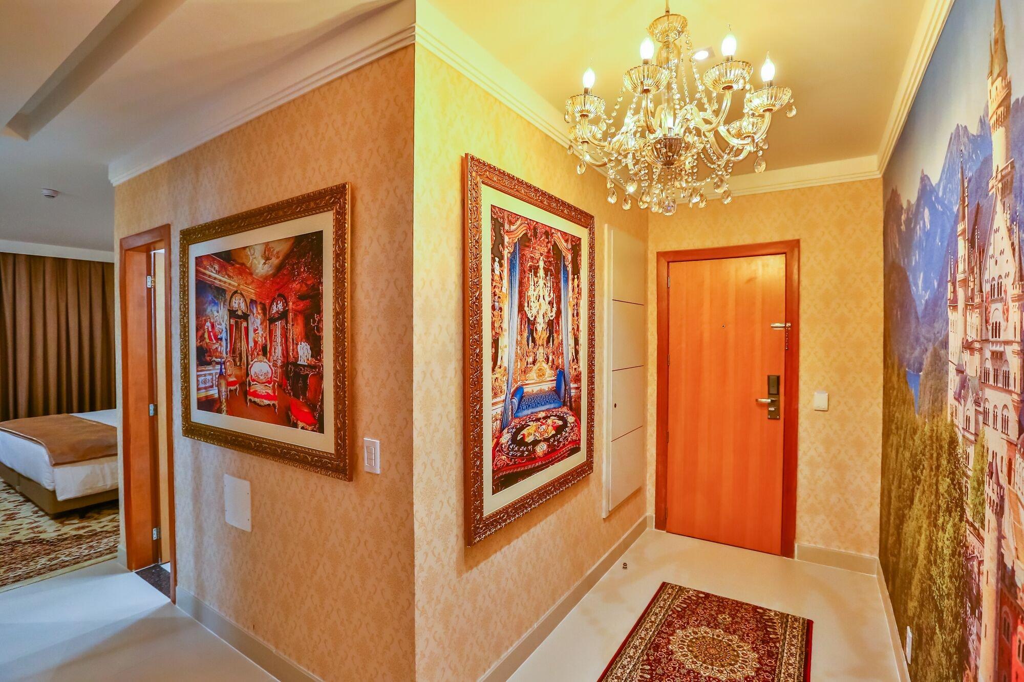 Golden Lis Hotel Boutique Гояния Екстериор снимка Interior of a suite