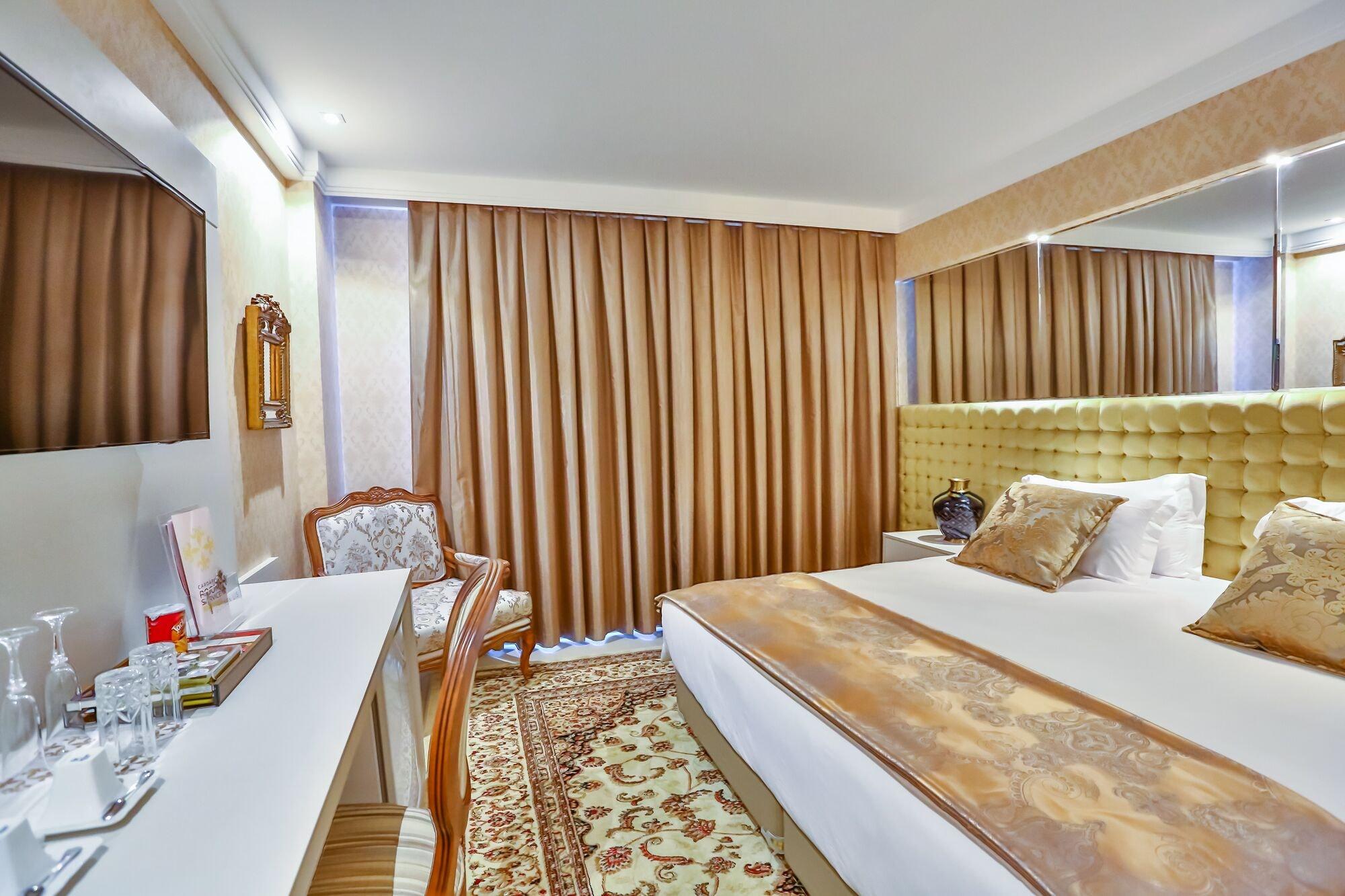 Golden Lis Hotel Boutique Гояния Екстериор снимка A room at the hotel