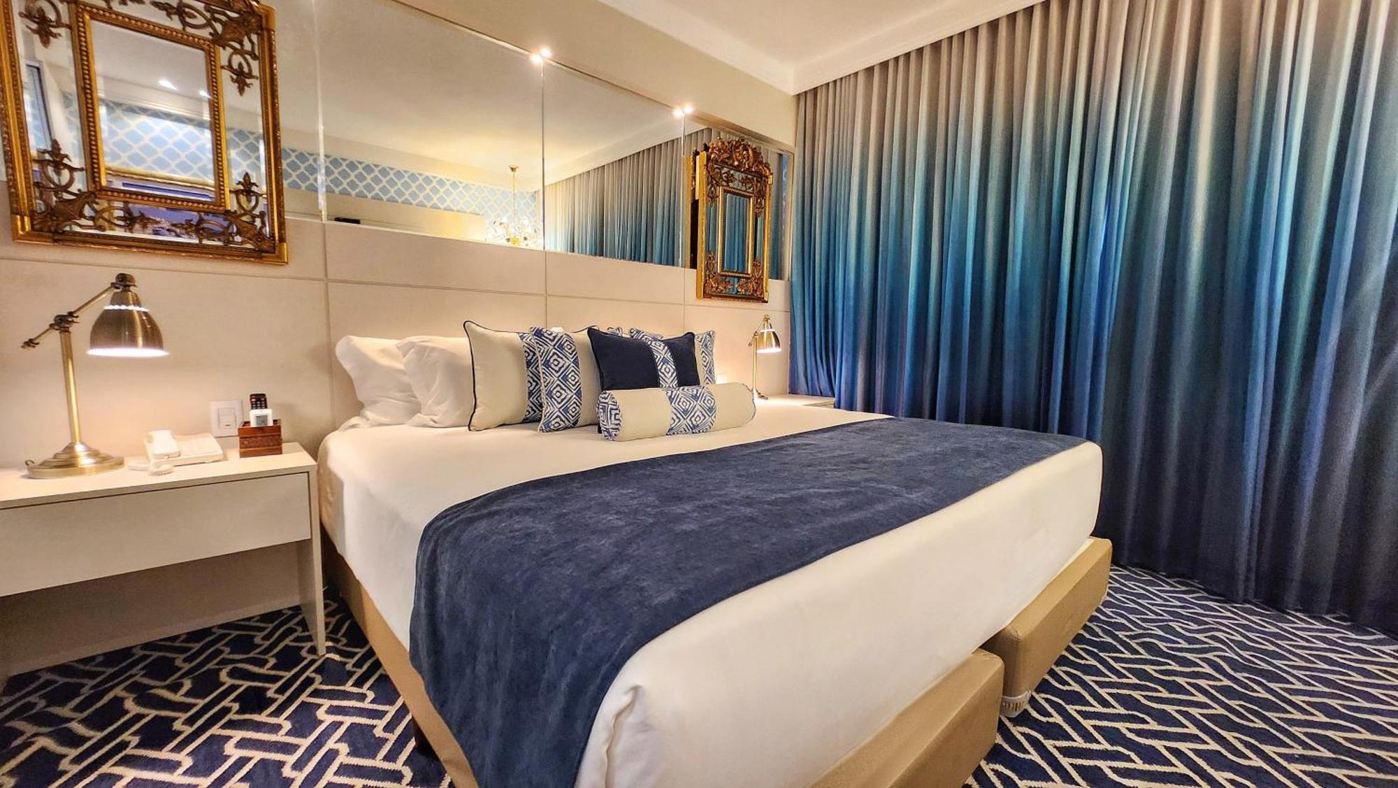 Golden Lis Hotel Boutique Гояния Екстериор снимка A bedroom at the hotel