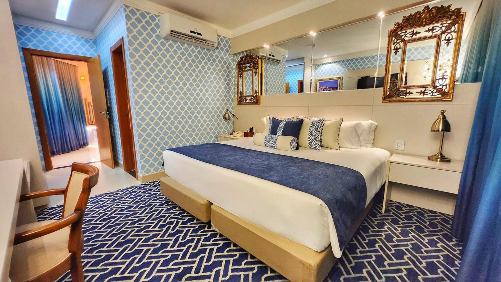 Golden Lis Hotel Boutique Гояния Екстериор снимка A bedroom at the hotel