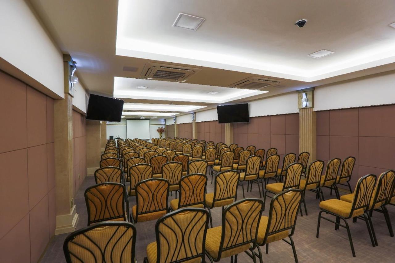 Golden Lis Hotel Boutique Гояния Екстериор снимка A meeting room
