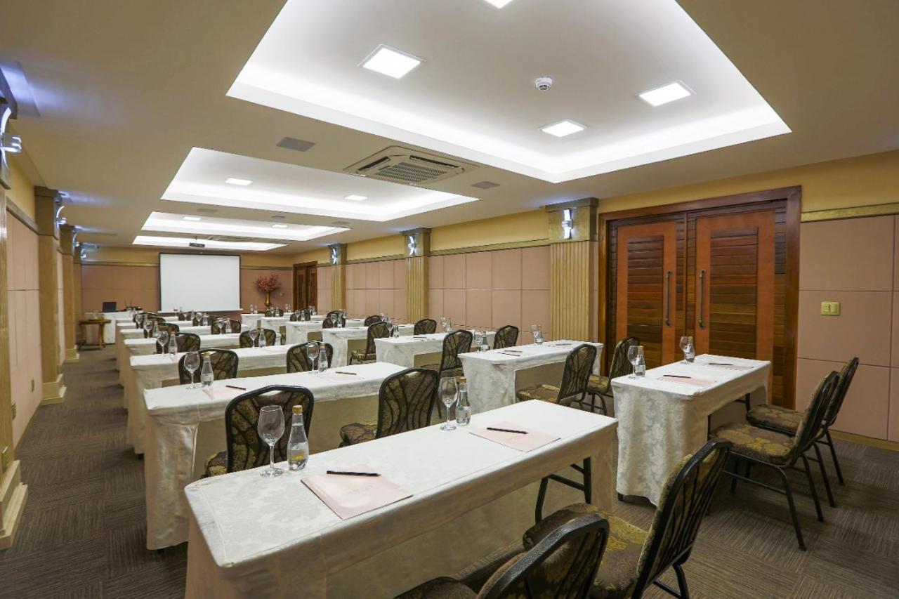 Golden Lis Hotel Boutique Гояния Екстериор снимка Meeting room